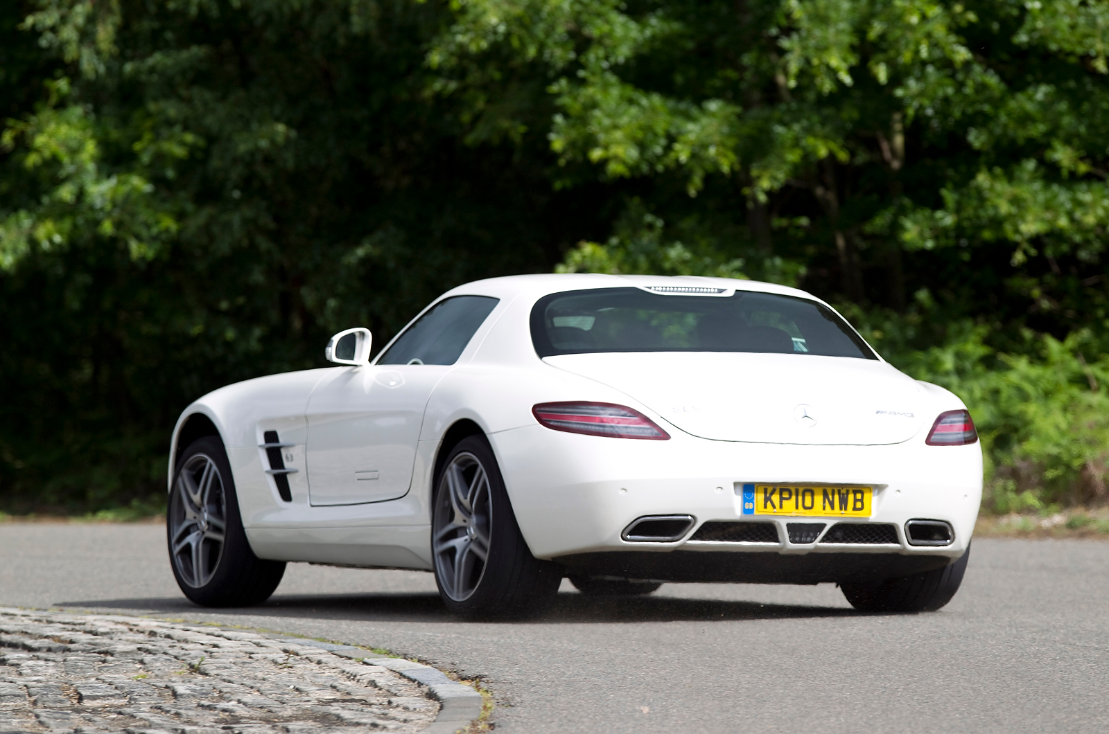 Mercedes-AMG SLS rear cornering