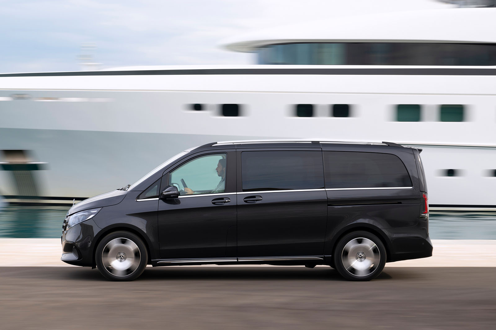 mercedes benz v vlass review 2024 02 panning side