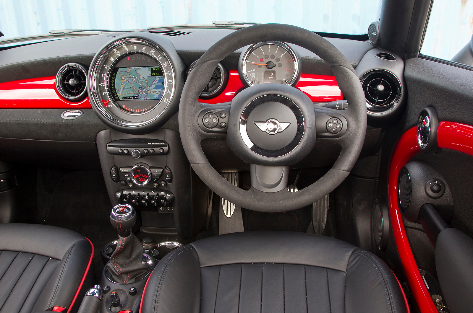 Mini Coupé dashboard