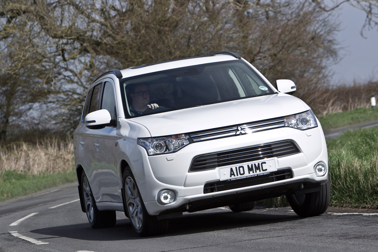 Mitsubishi Outlander PHEV cornering