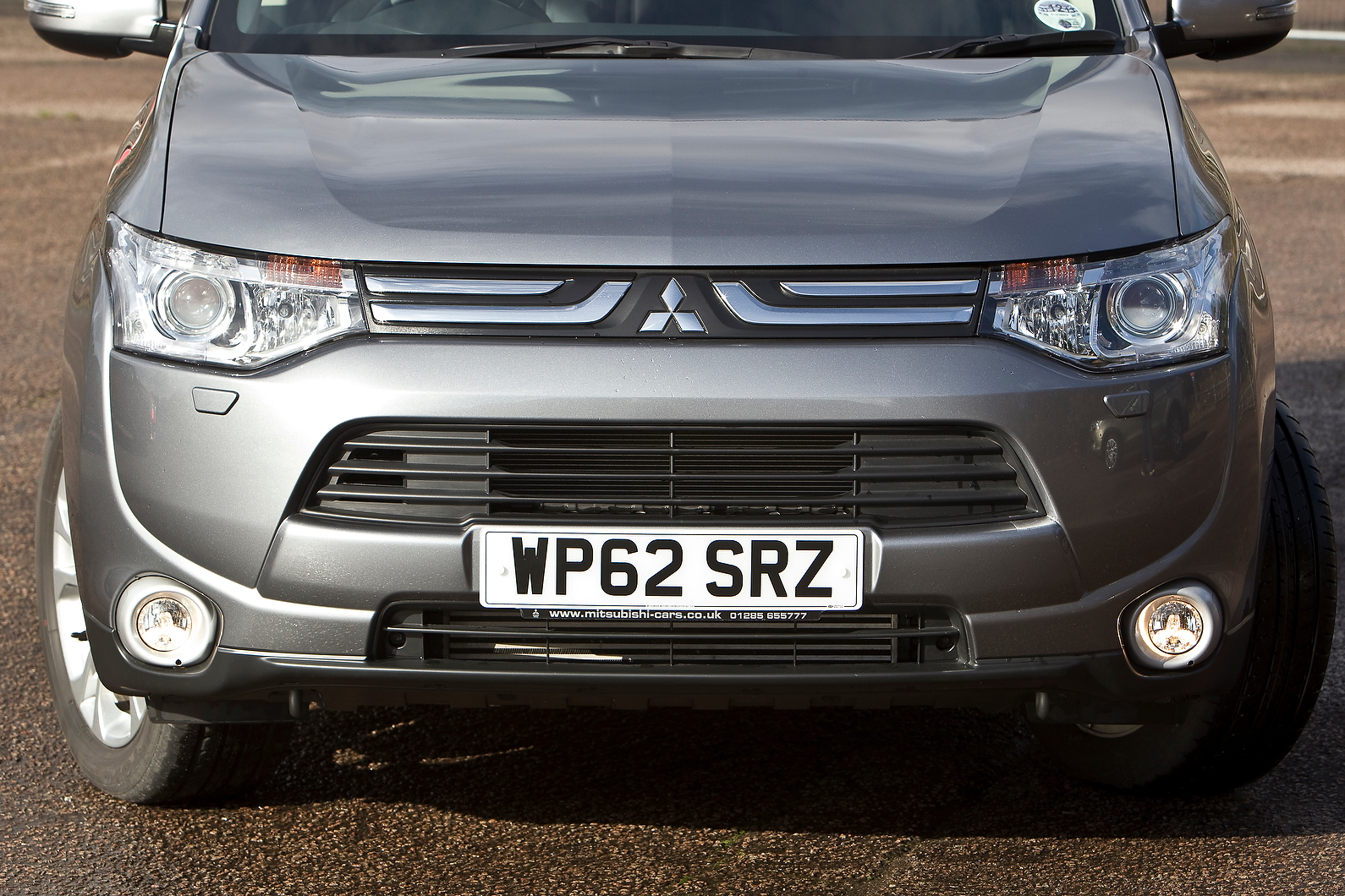 Mitsubishi Outlander front grille