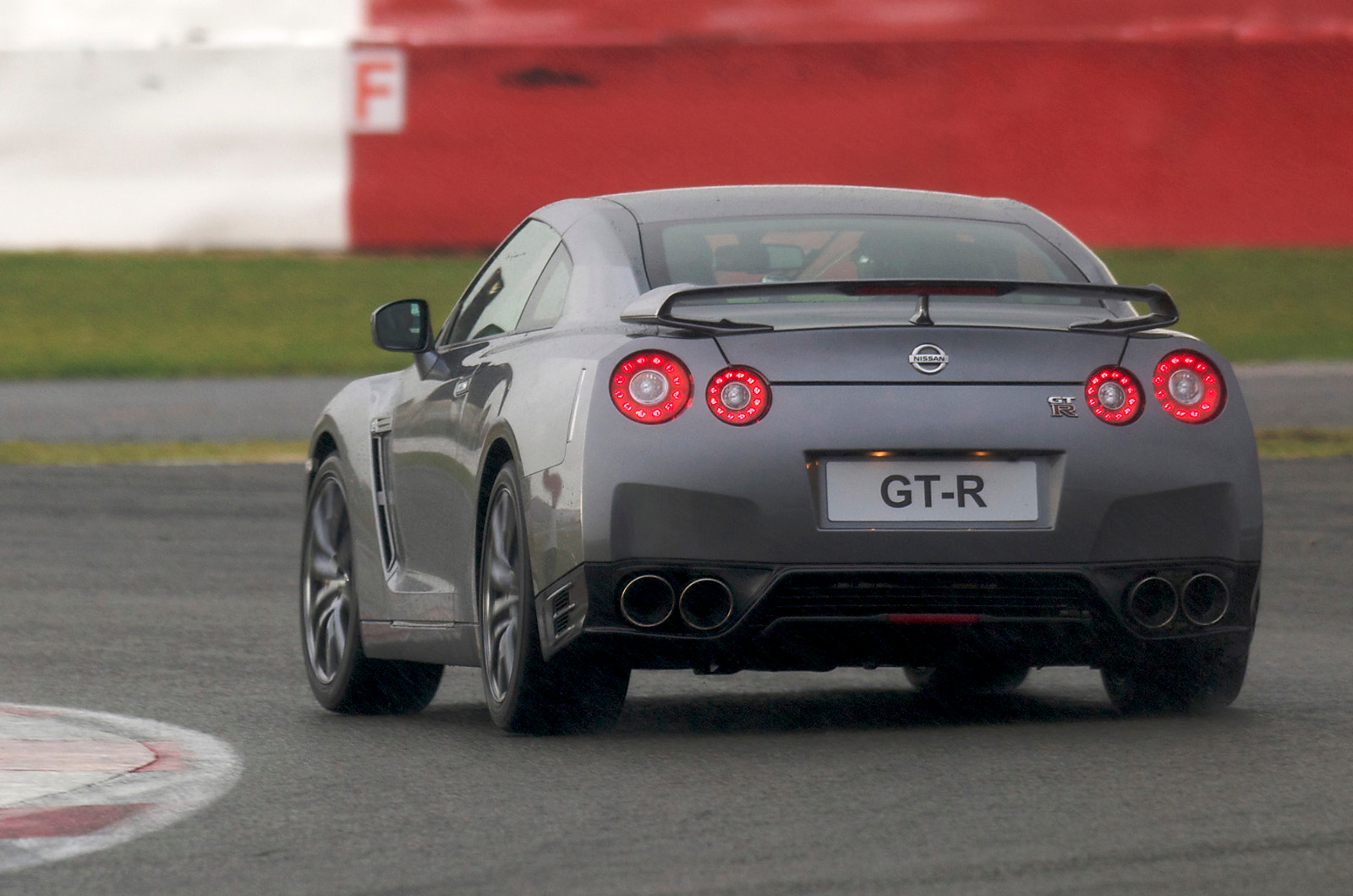 Nissan GT-R rear cornering