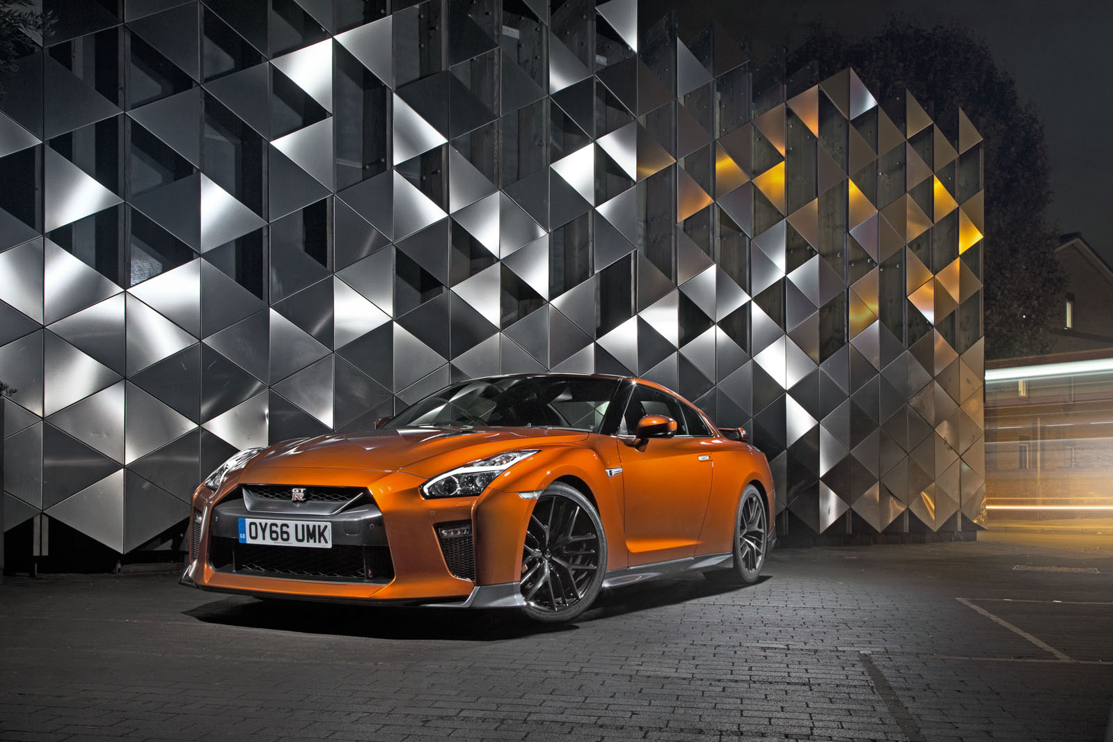 4 star Nissan GT-R