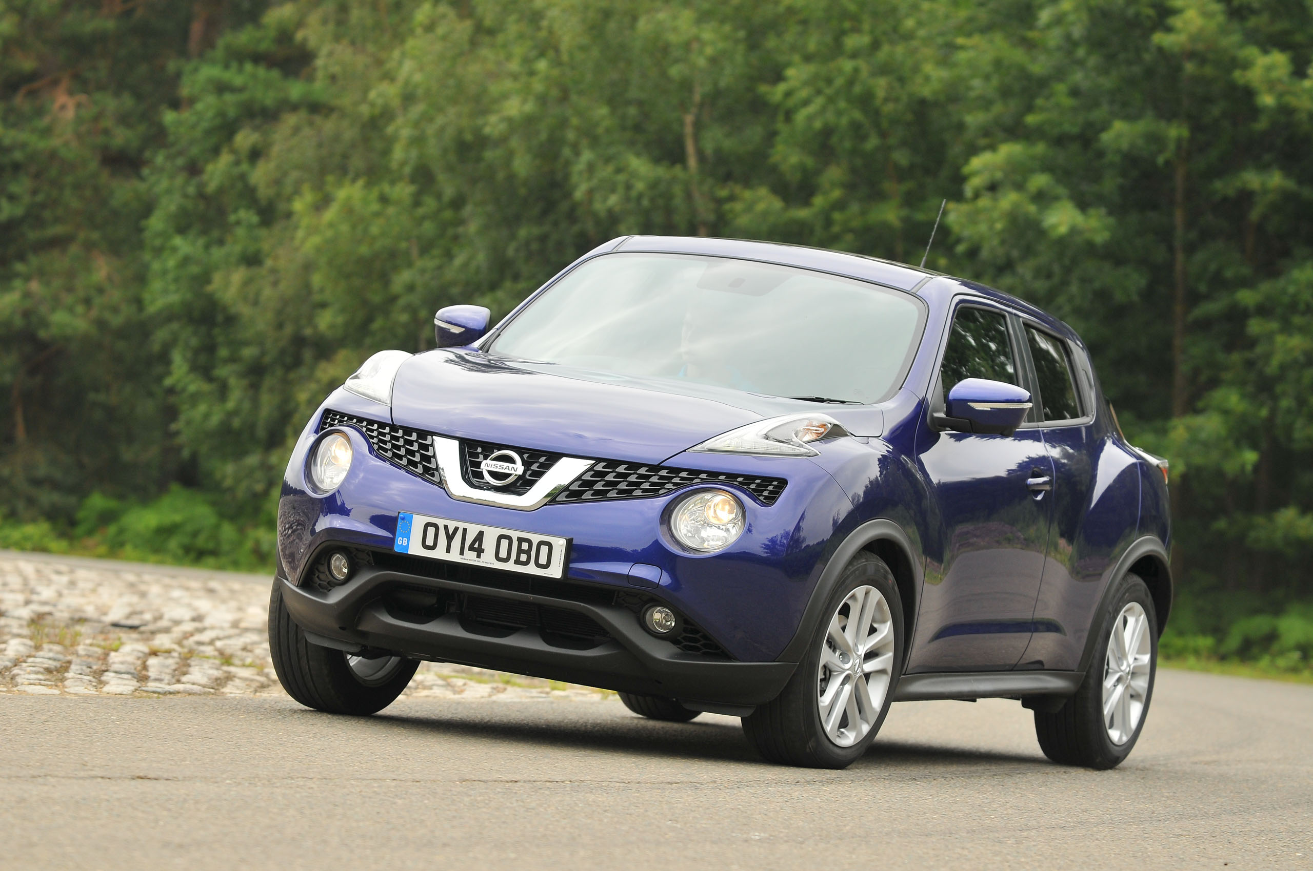 Nissan Juke cornering