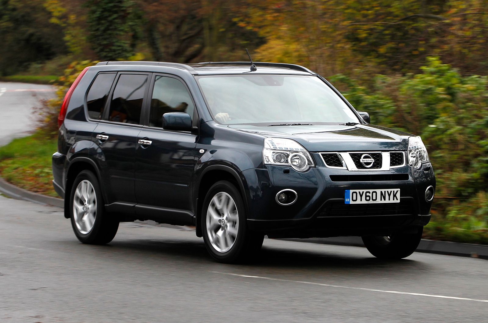 Nissan X-Trail front quarter