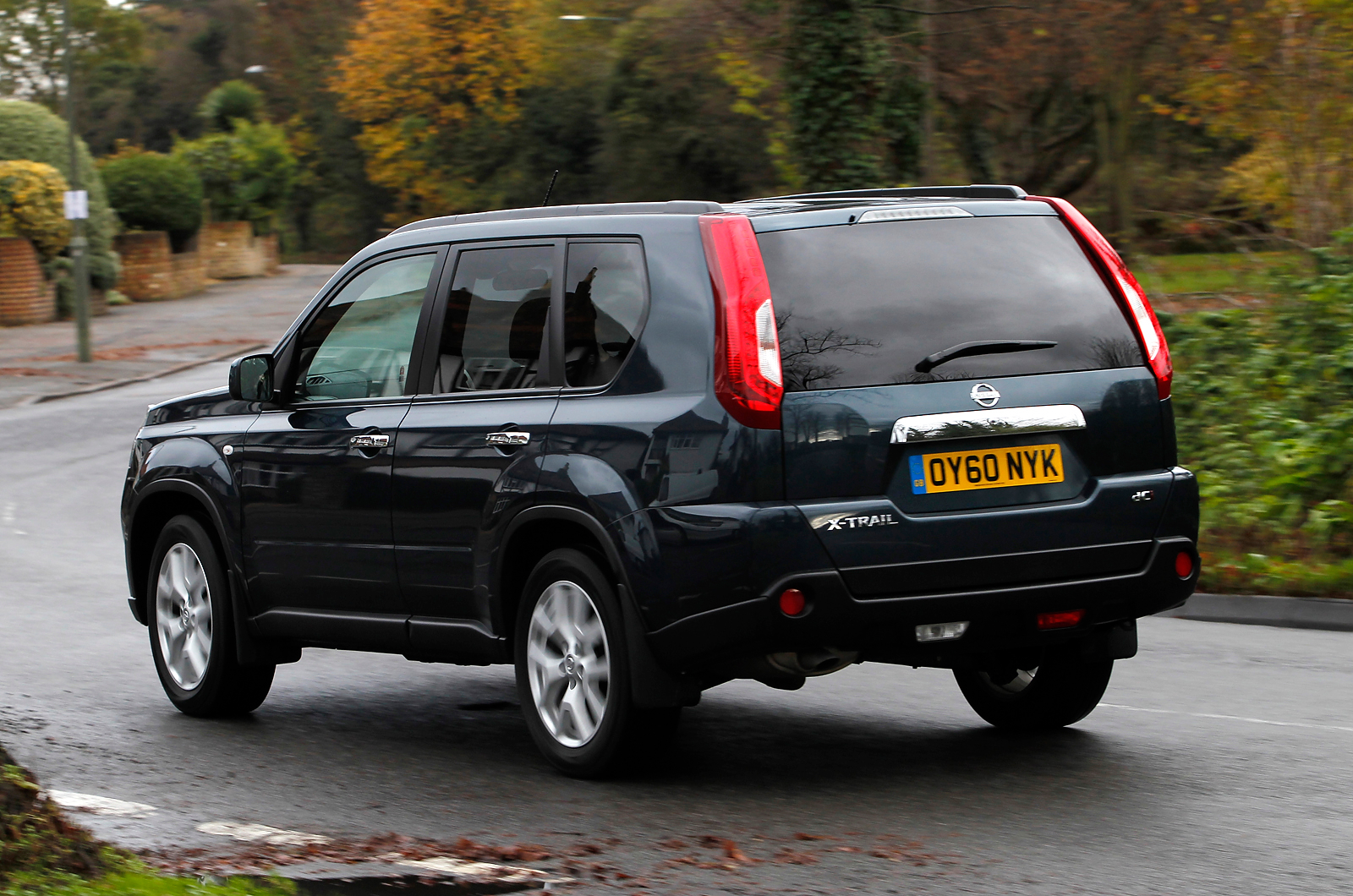 Nissan X-Trail rear cornering