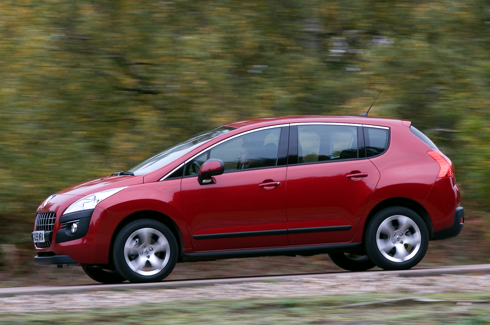 Peugeot 3008 side profile