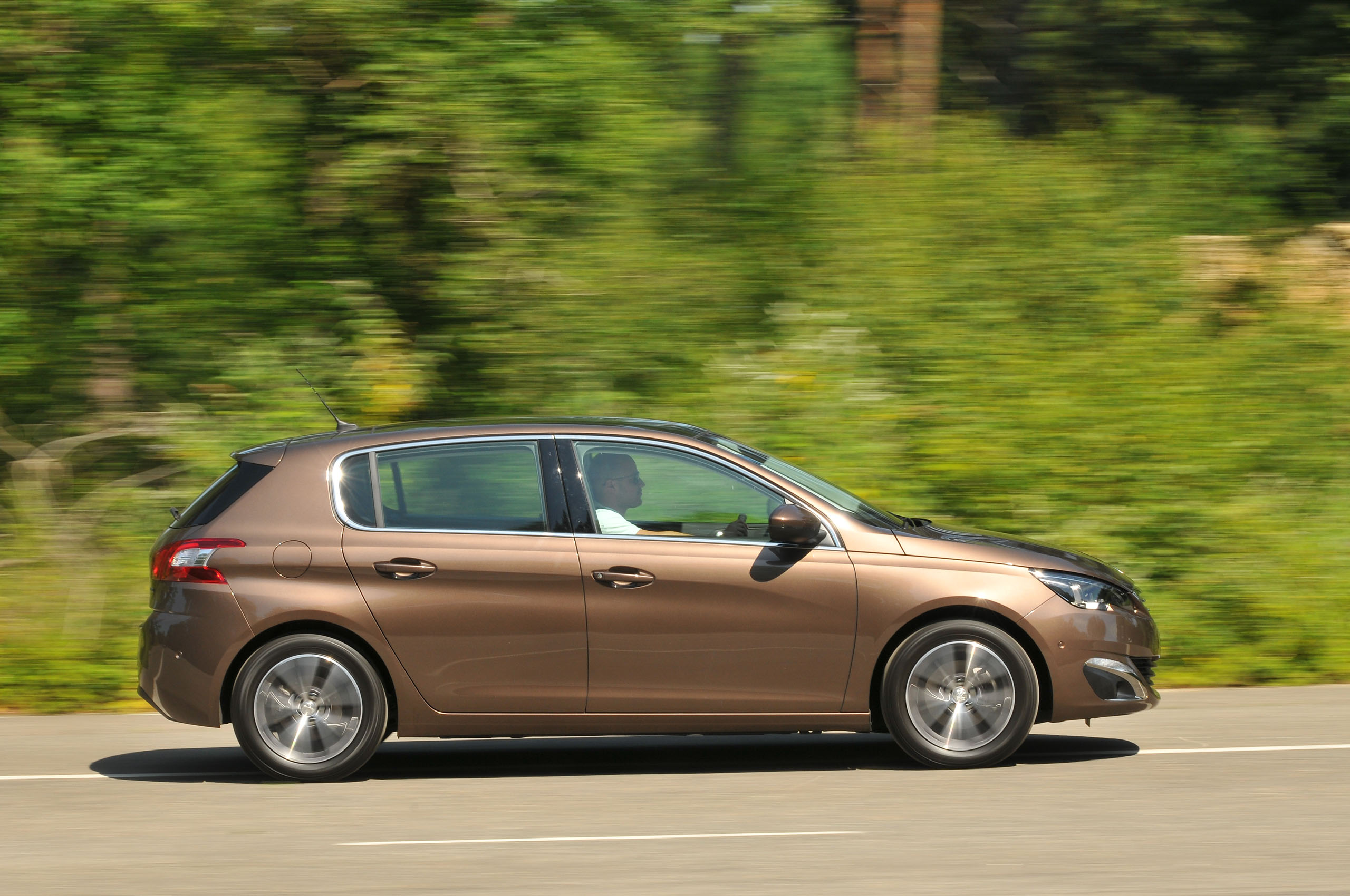 Peugeot 308 side profile