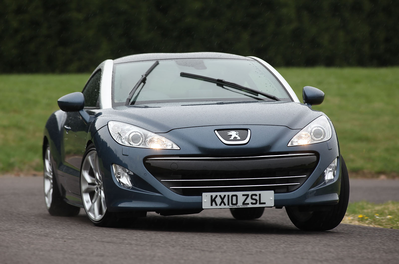 Peugeot RCZ cornering