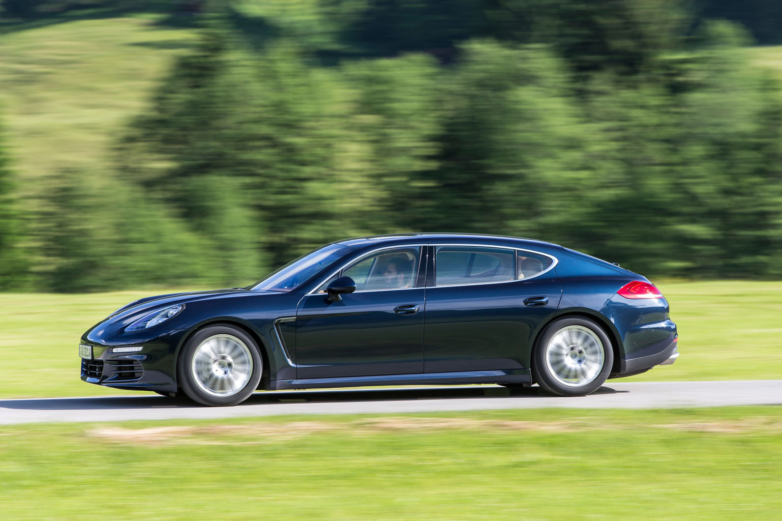 Porsche Panamera side profile