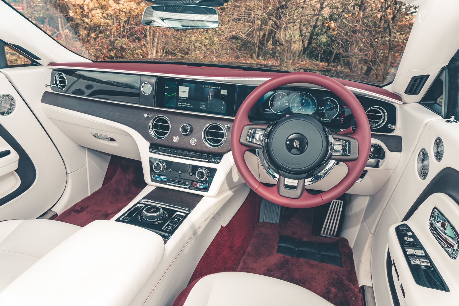 rolls royce sprectre review 2023 12 interior