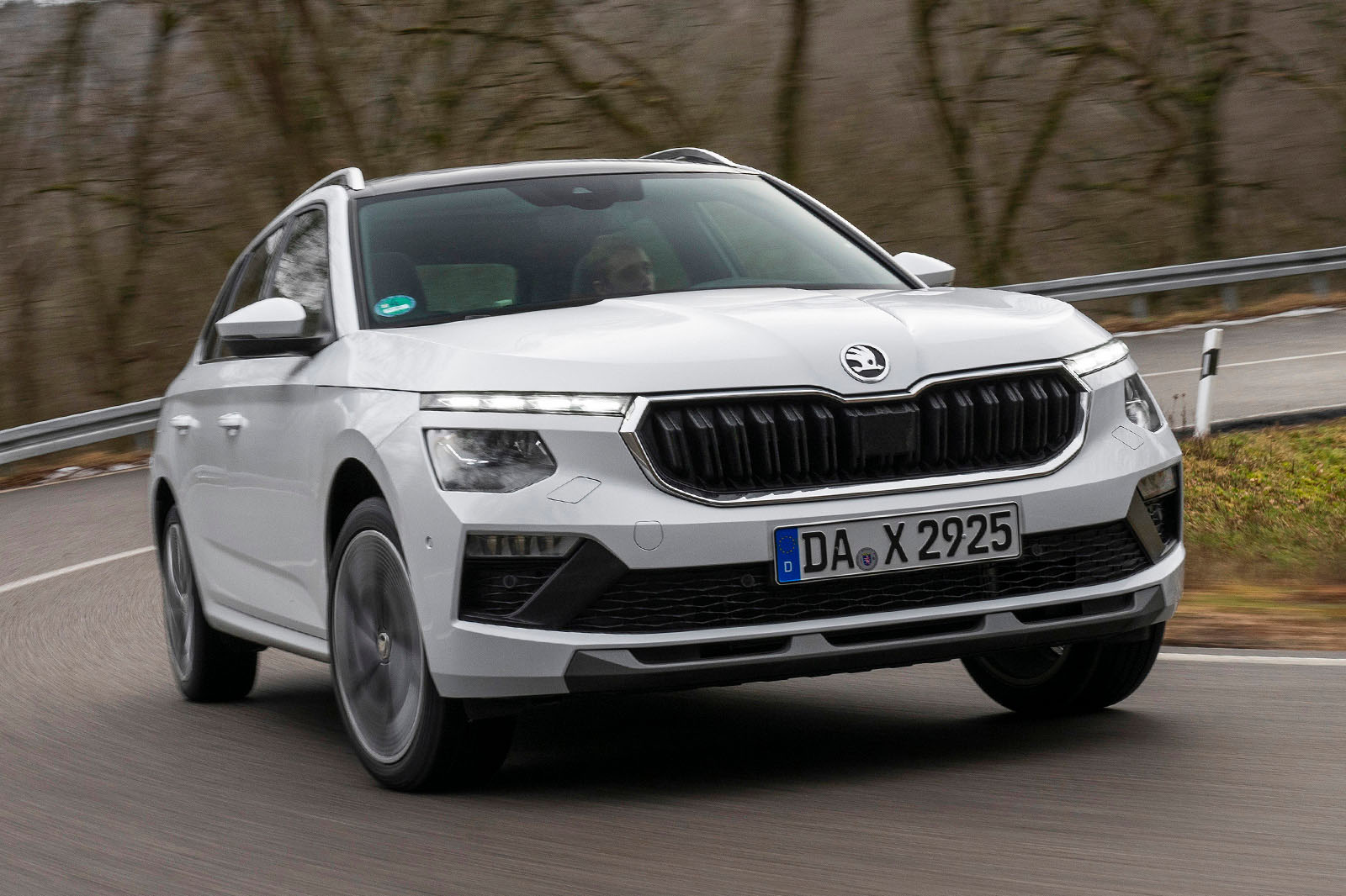 skoda kamiq review 2024 08 cornering front