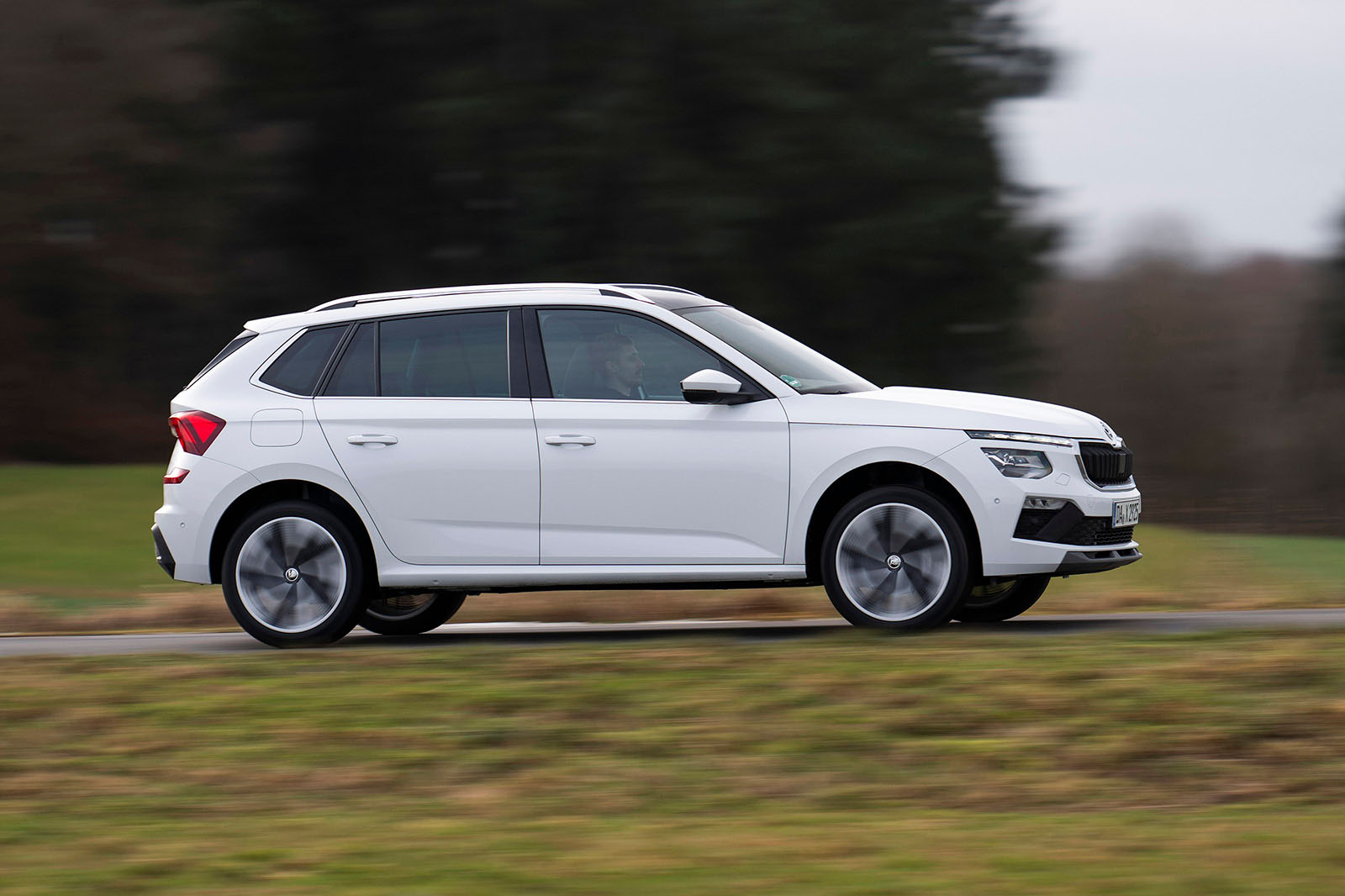 skoda kamiq review 2024 09 panning side