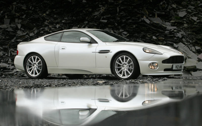 02 Aston martin v12 vanquish 0 0