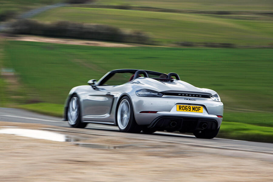 12 Porsche 718 2020 hero rear