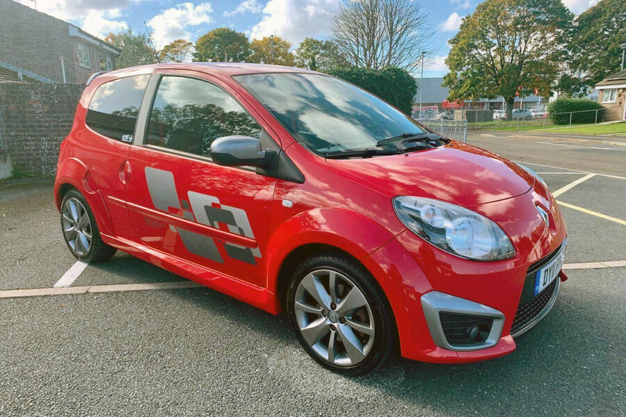 12 Renault twingo