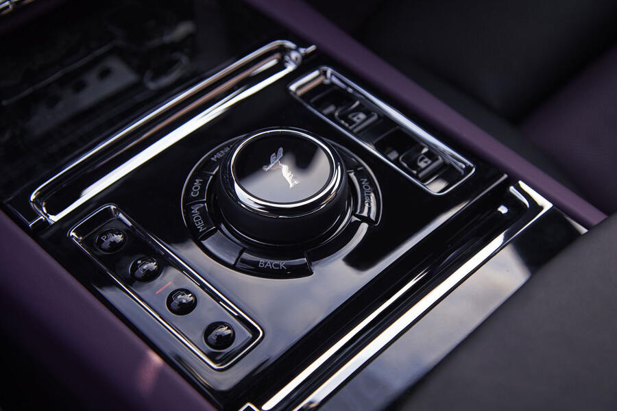 13 Rolls royce ghost 2020 uk fd centre console