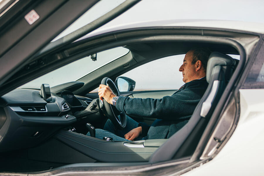 14 Bmw i8 interior