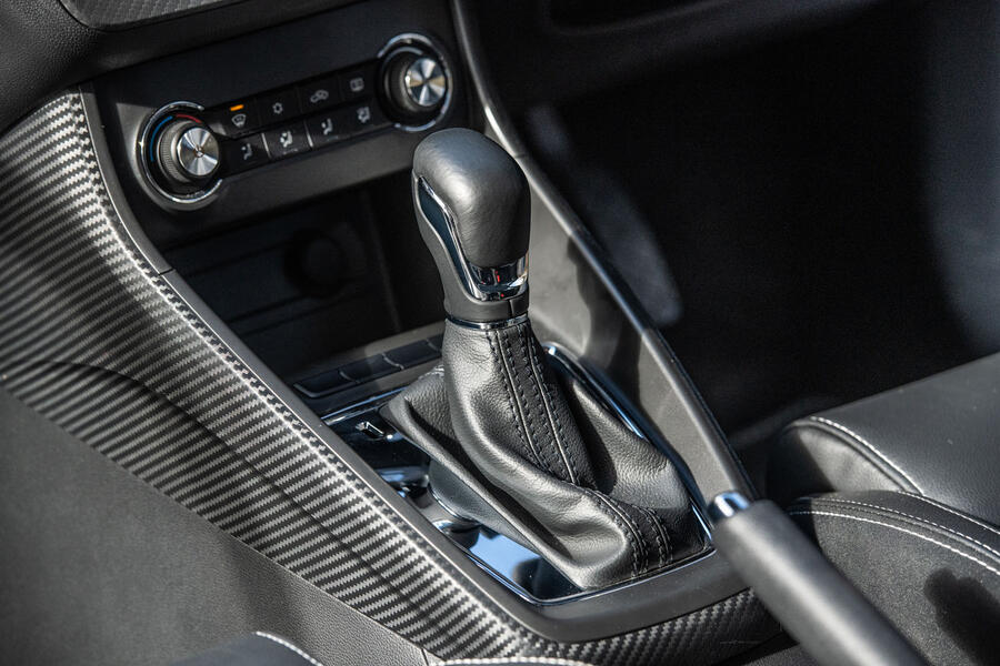 14 Mg zs 2019 lt review centre console