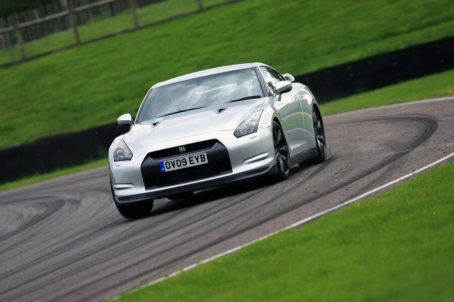 14 Nissan gtr 2009 tracking front 0