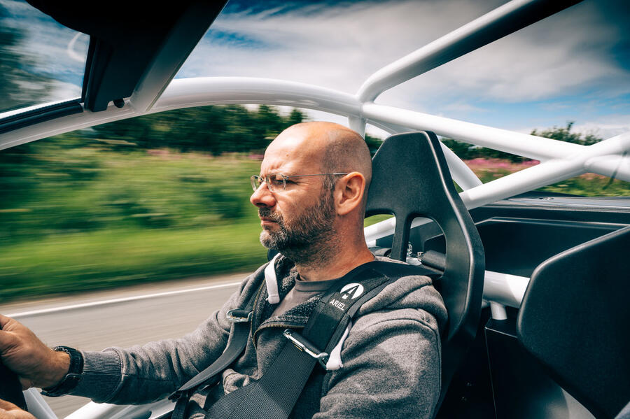 15 Ariel nomad r 2020 uk fd mp driving