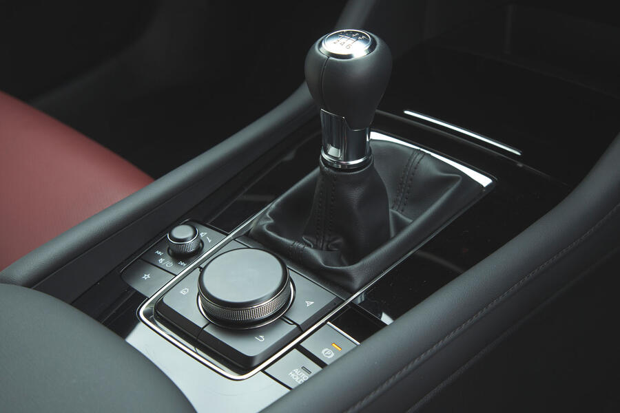 15 Mazda 3 2019 lt gearstick
