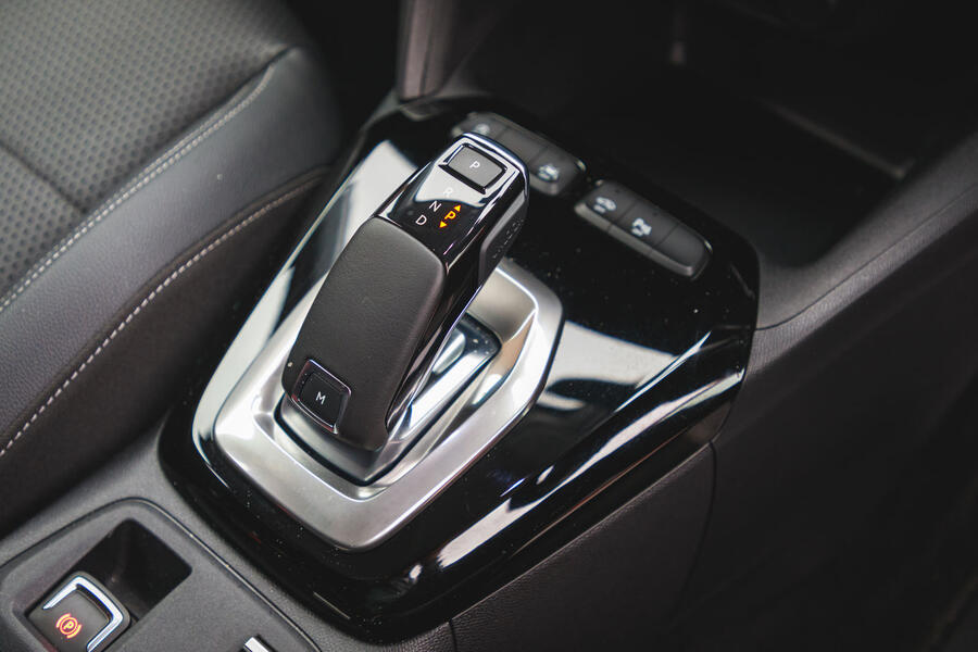 17 Vauxhall corsa 2020 lt gearstick