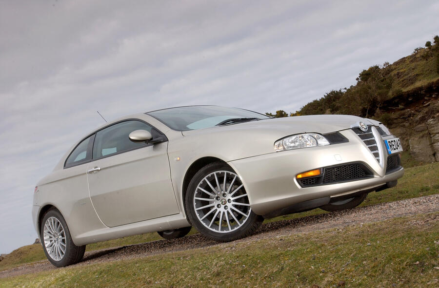 18 Alfa romeo gt hero front