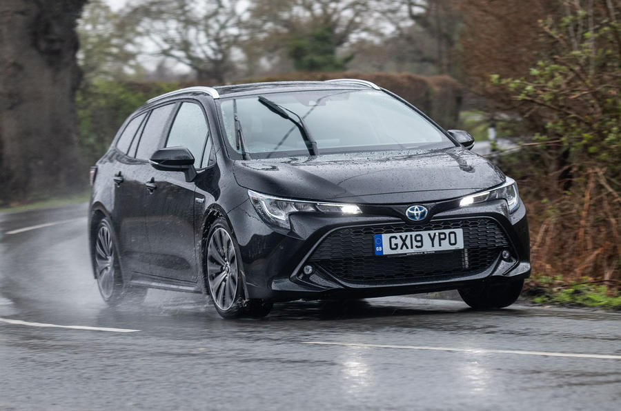 18 Toyota corolla touring sports 2019 rt cornering front 0
