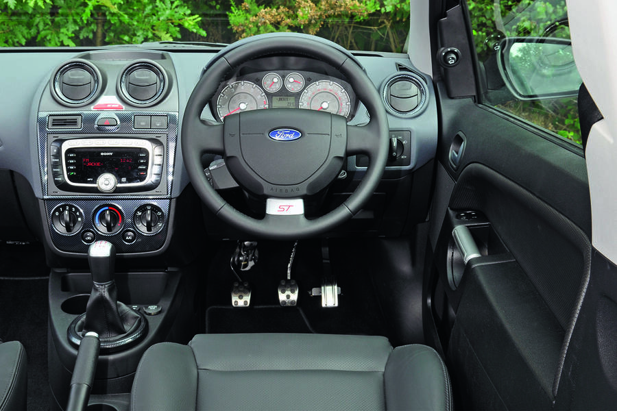 19 Ford fiesta st interior