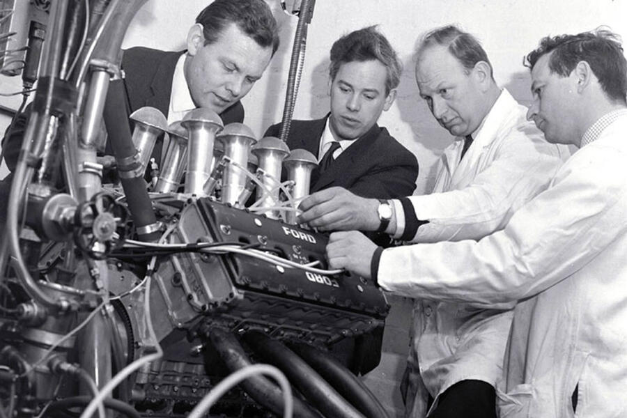 19 Cosworthdfvteamofbillbrownkeithduckworthmikecostinandbenrood