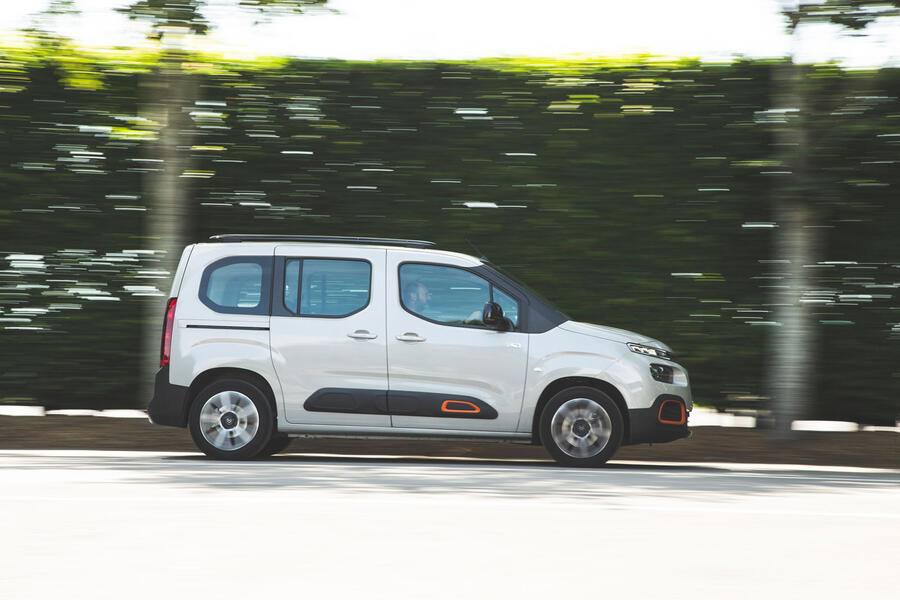 2 Citroen berlingo 2019 lt hero side