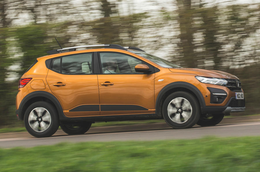 2 Dacia sandero stepway 2021 rt hero side 0