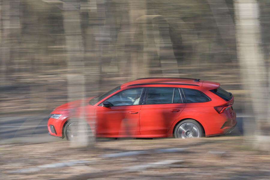 2 Skoda octavia vrs estate 2021 lt tracking side