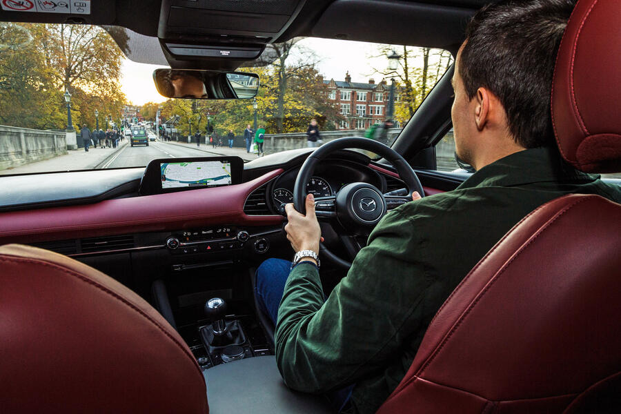 21 Mazda 3 2019 lt la driving