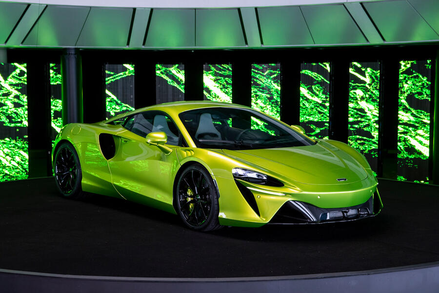 21 Mclaren artura
