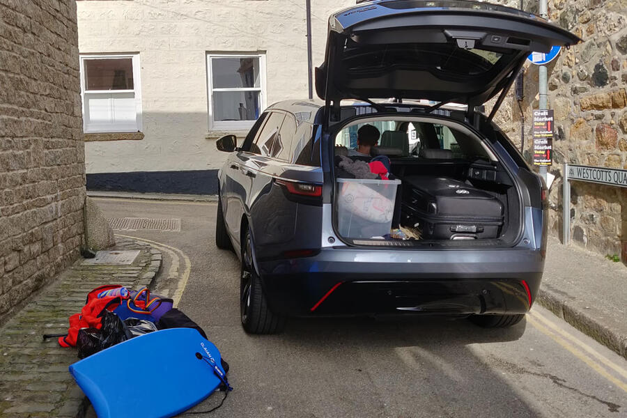 24 Range rover velar 2019 lt rear loaded