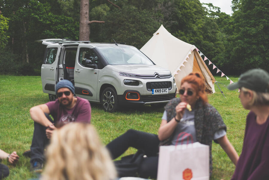 25 Citroen berlingo 2019 lt camping tent