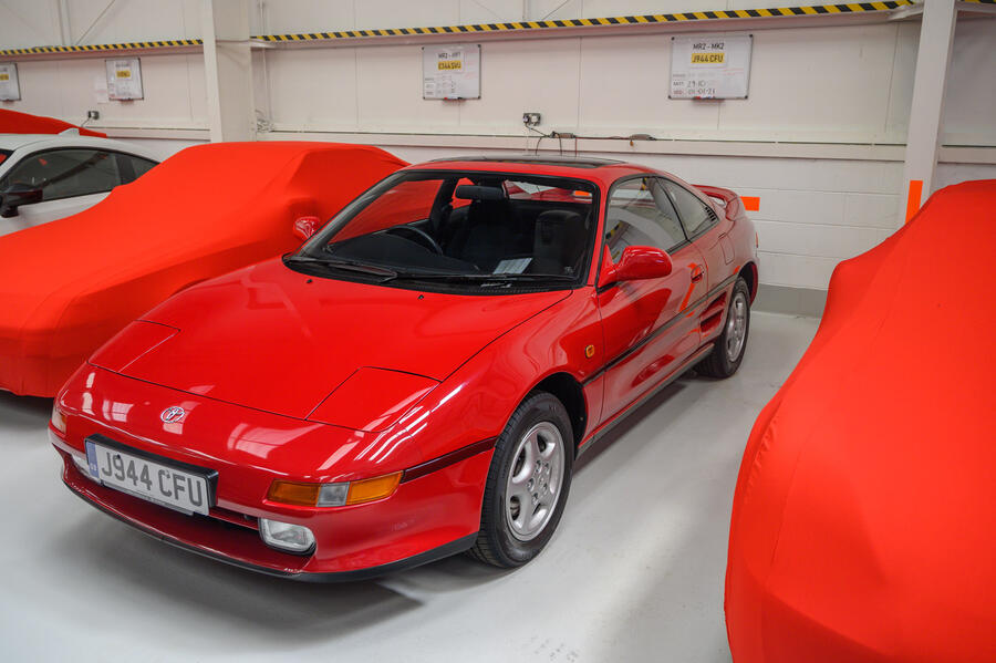 26 Toyota mr2