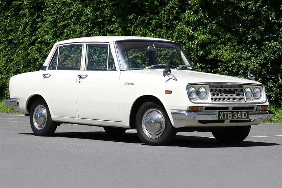 28 Toyota corona static front