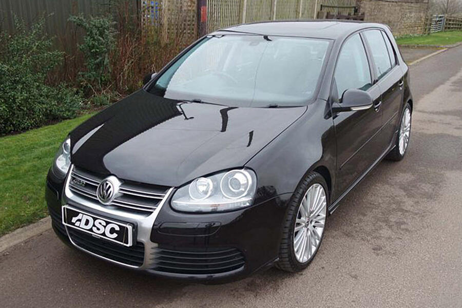 3 Volkswagen golf r32 static front 0