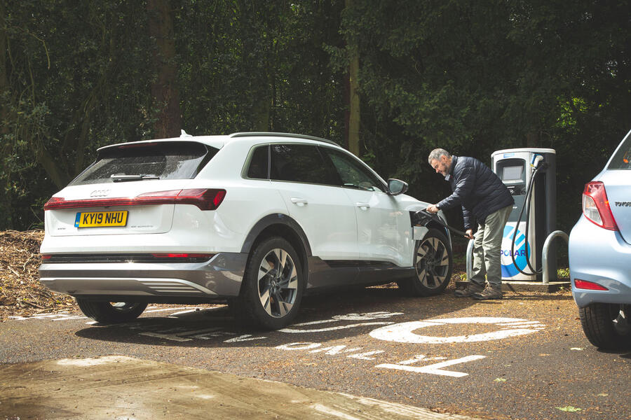 34 Audi e tron 2019 lt polar charger