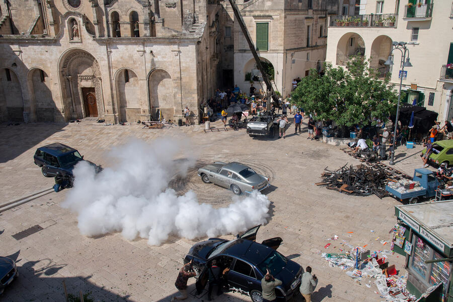 3 No time to die set matera db5 donut