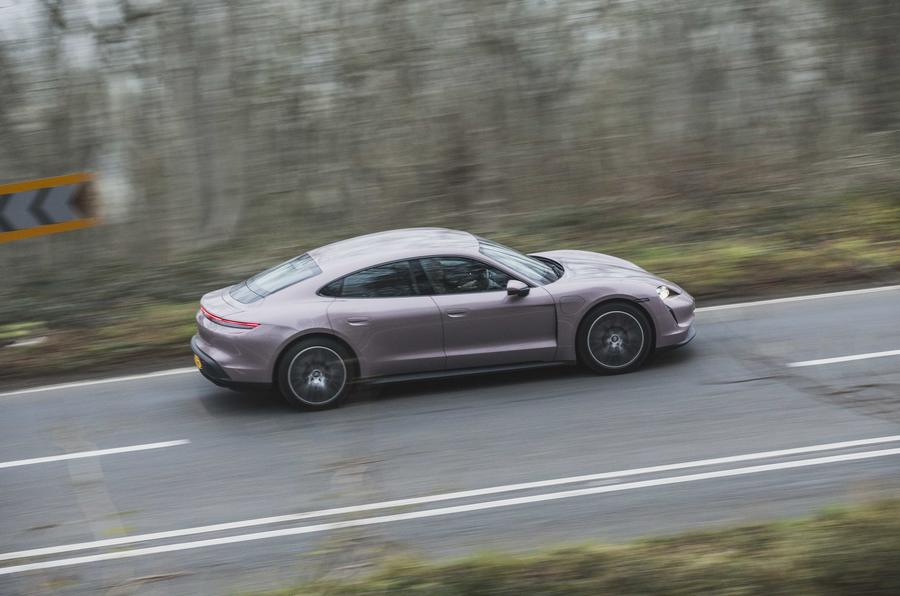 3 Porsche taycan rwd panning 0