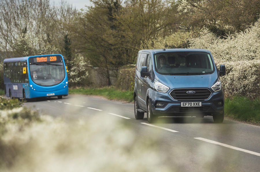 4 Ford tourneo 2021 lt bus 0