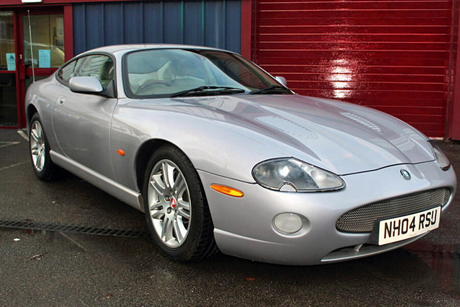 4 Jaguar xkr 4
