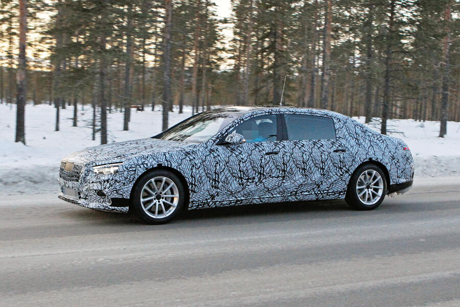 4 Mercedes benz s class spy shot 2020 tracking side