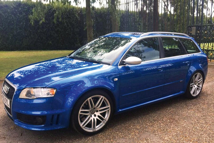 5 Audi rs4 avant stationary side