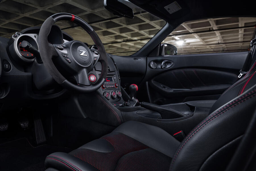 50th z interior 12