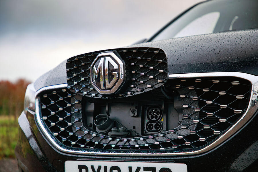 5   mg zs ev 2020 lt   charging port